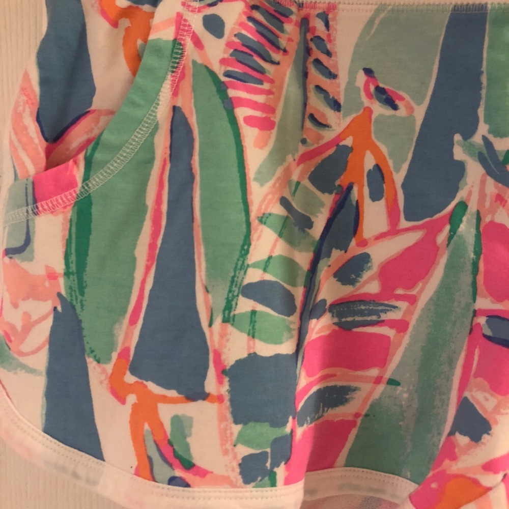 ❌SOLD❌Lilly Pulitzer Chrissy Shorts - Picture 3 of 6